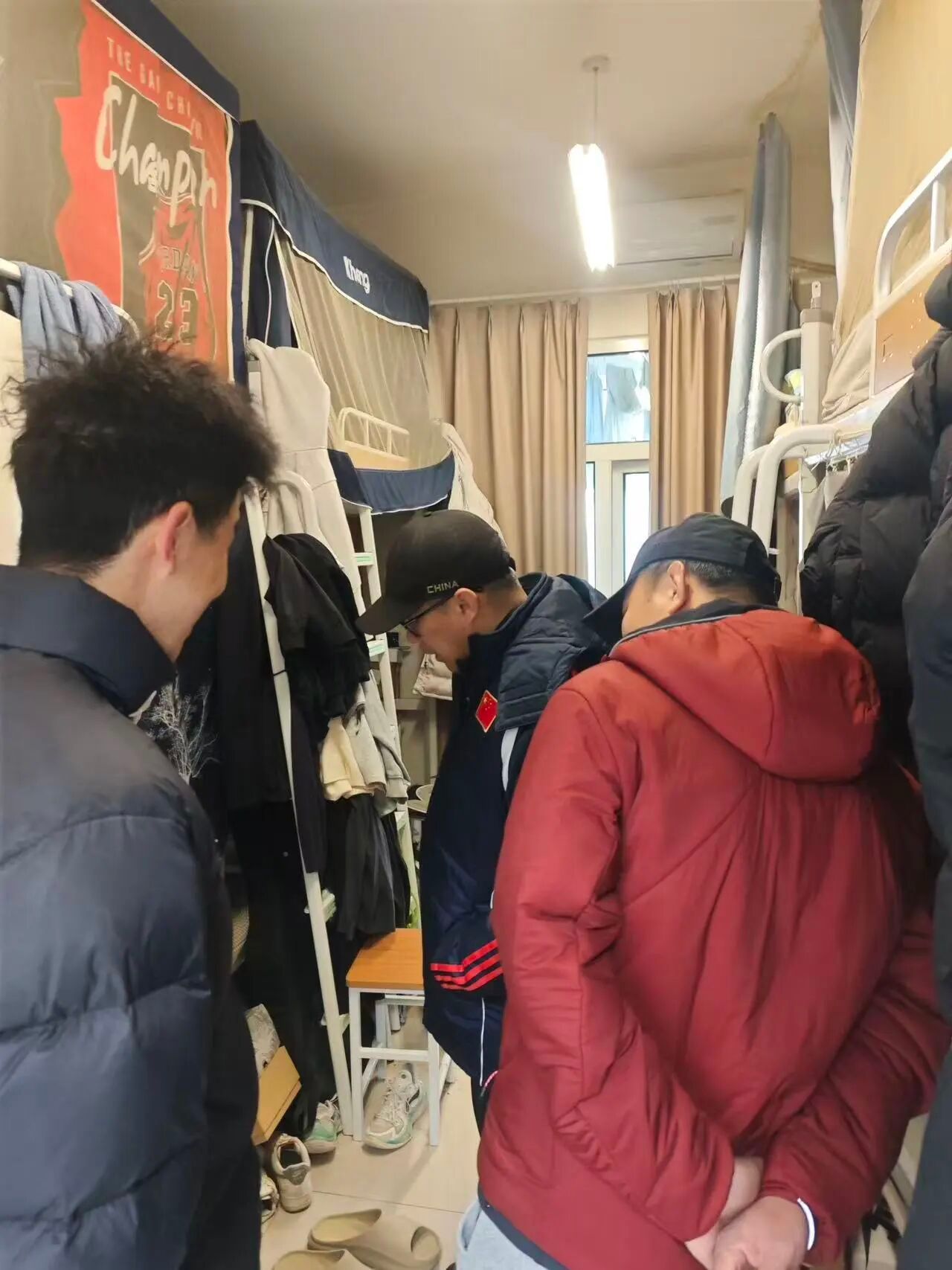 温暖入心，关怀入寝：十大正规买足球网站开展春季学期宿舍走访